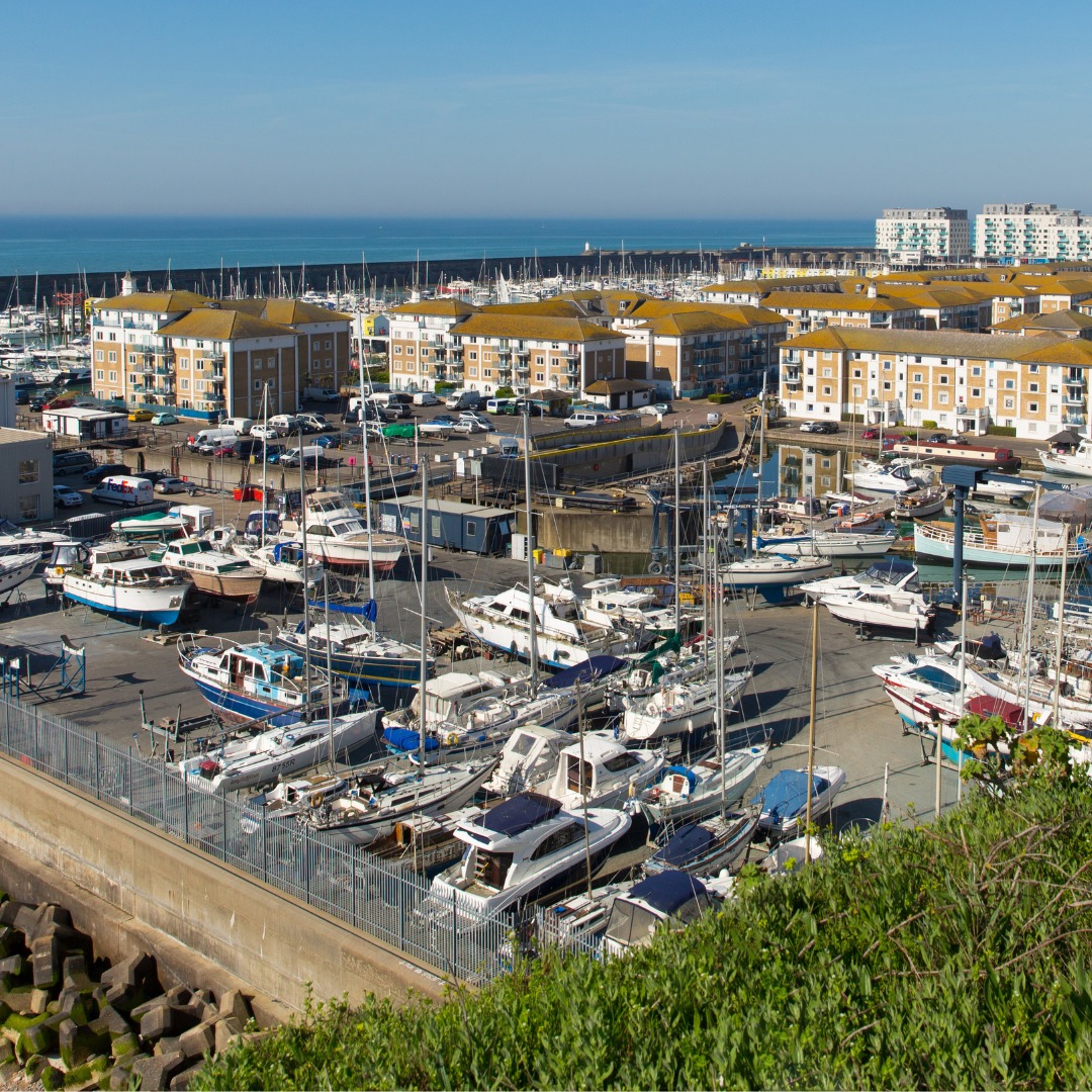 http://a%20busy%20boatyard%20in%20the%20uk